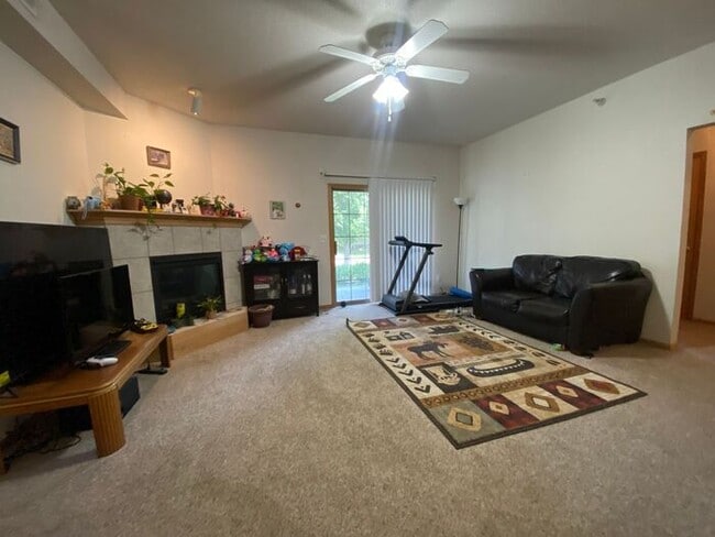 Building Photo - $1,295 | 2 Bedroom, 2 Bathroom Condo | Pet...