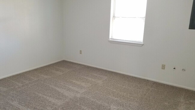 Building Photo - HOME ON QUIET STREET NEAR HOSPITAL