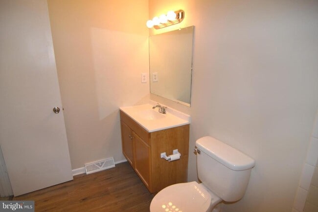 Building Photo - 21632 Shangri-La Wy