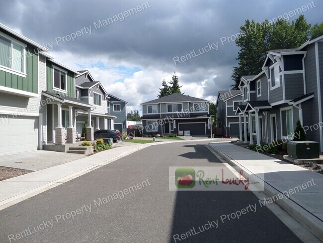 Building Photo - NEW PRICE! Fantastic 3-Bedroom + Den + Bonus Room Home with A/C in Milton!