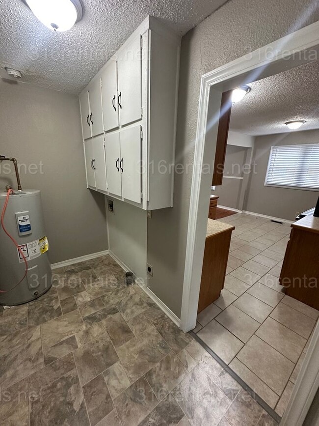 Building Photo - $1150- 3 bed 1 bath - Single Family Home