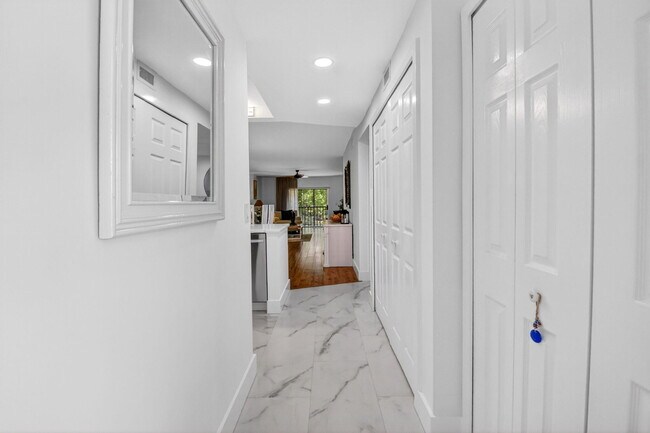 Building Photo - 2975 SW 22nd Ave