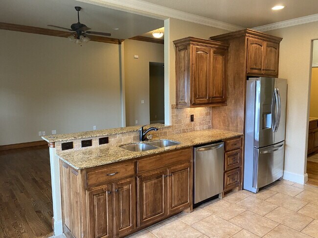 Building Photo - 6202 W Sage Dr