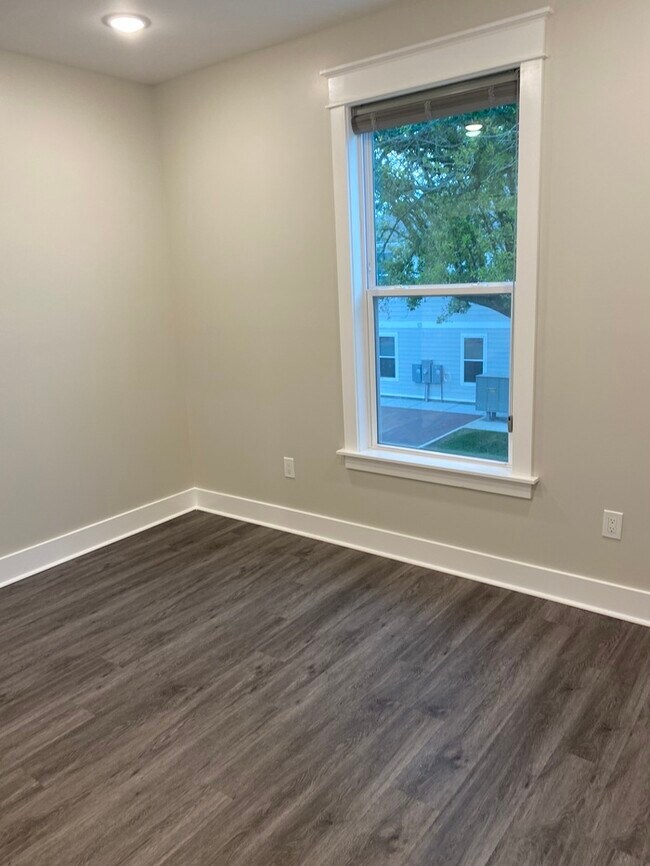 Building Photo - 133 Briarfield Ave