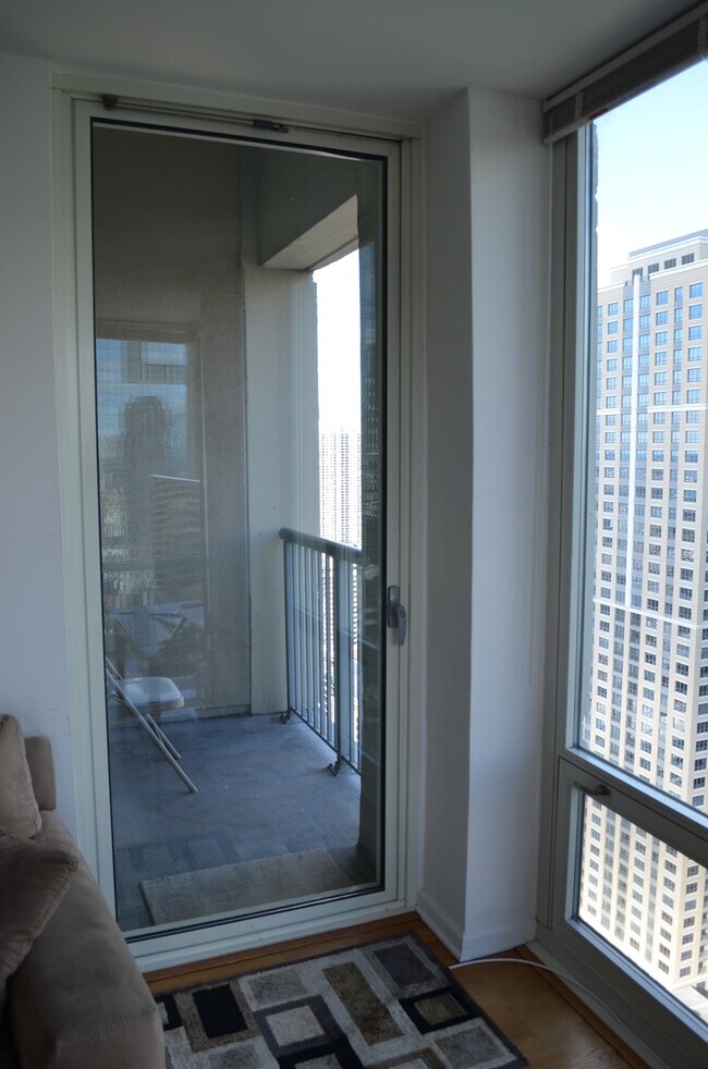 Building Photo - 345 N LaSalle St