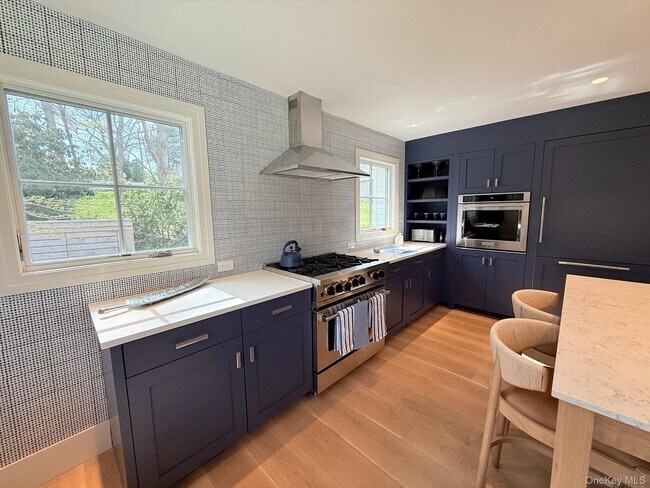 Building Photo - 323 Division St