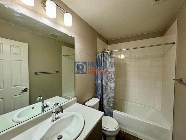 Building Photo - 16015 E Bolling Dr