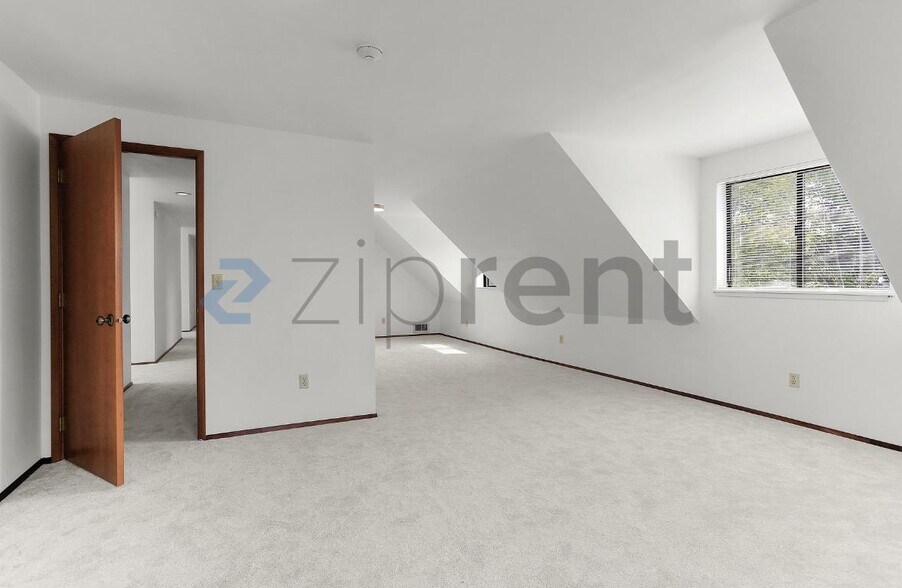 Building Photo - Unit