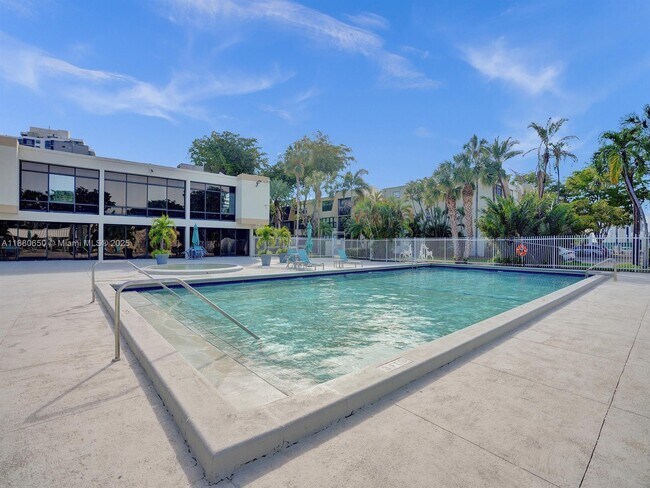 Building Photo - 20350 W Country Club Dr