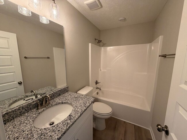 Building Photo - Brand New 4 Bed 3 Bath Townhome In Shelbyville