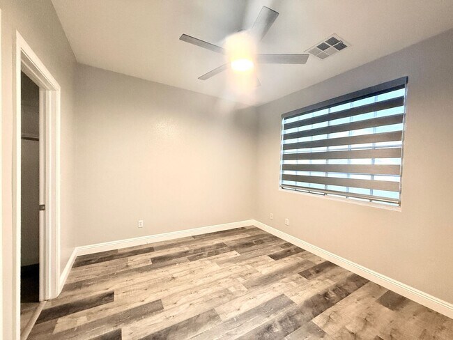 Building Photo - Five bedroom home in Henderson with downstairs bedroom and pool And Spa