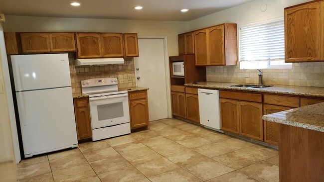 Building Photo - 1463 Dentwood Dr