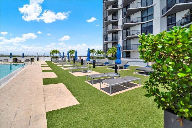 Building Photo - 5300 Paseo Blvd