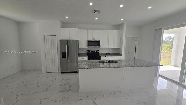 Building Photo - 2809 64
