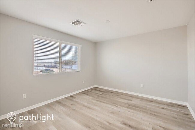 Building Photo - 4 br, 2.5 bath House - 12042 W Fillmore St...