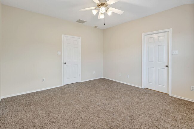 Building Photo - 6213 Stoney Creek Dr