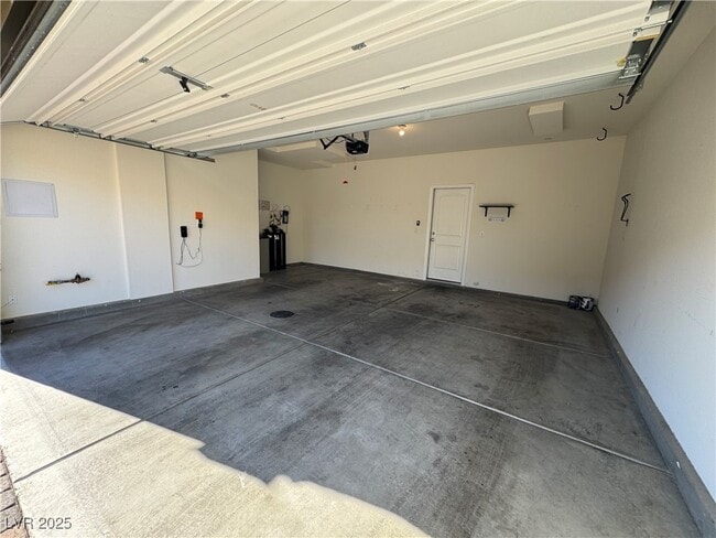 Building Photo - 3204 Brynley Ave