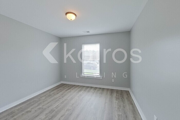 Building Photo - 855 Maple Trce