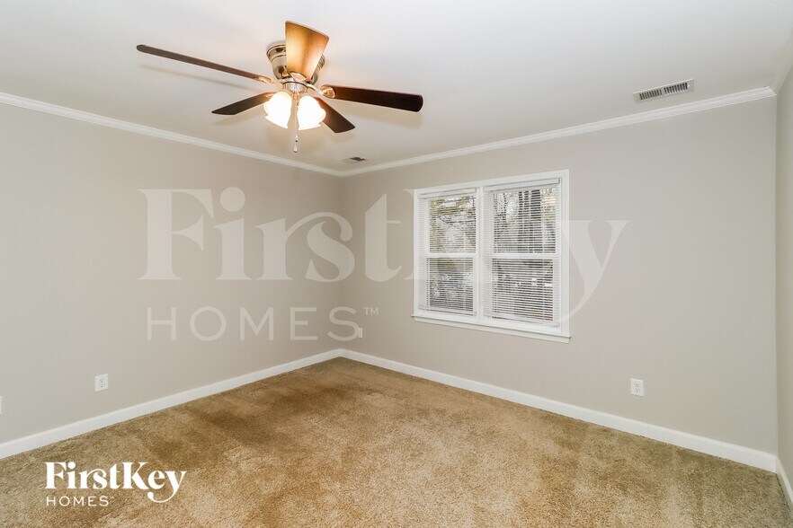 Building Photo - 687 Crabtree Ct SW