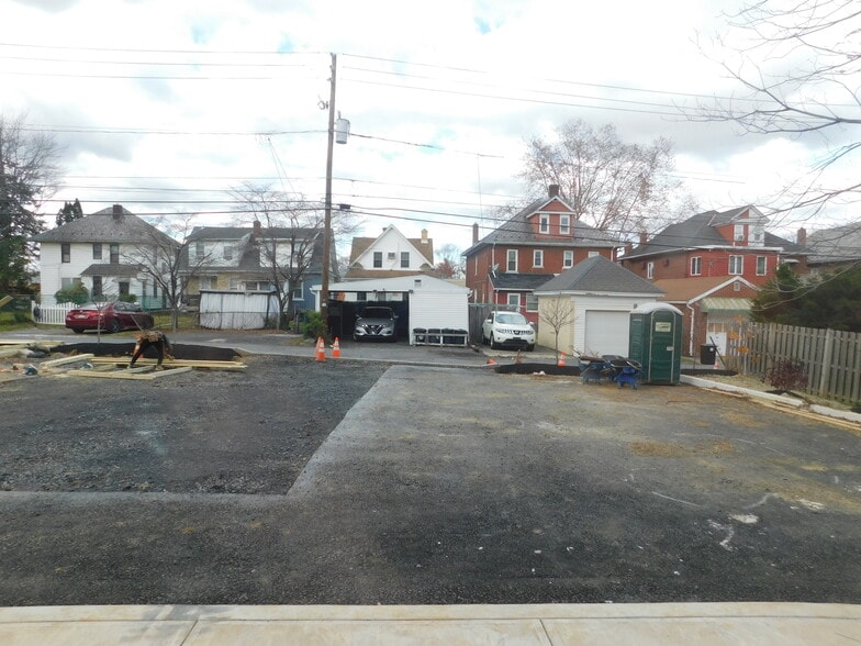 Building Photo - 1513 Maple St