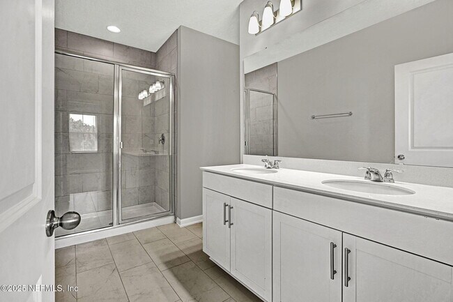 Building Photo - 469 Brandon Lks Dr