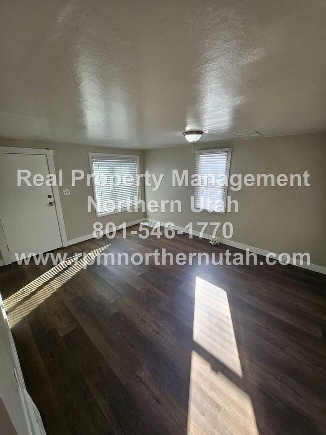 Building Photo - Short Term Rental Available in Clearfield!