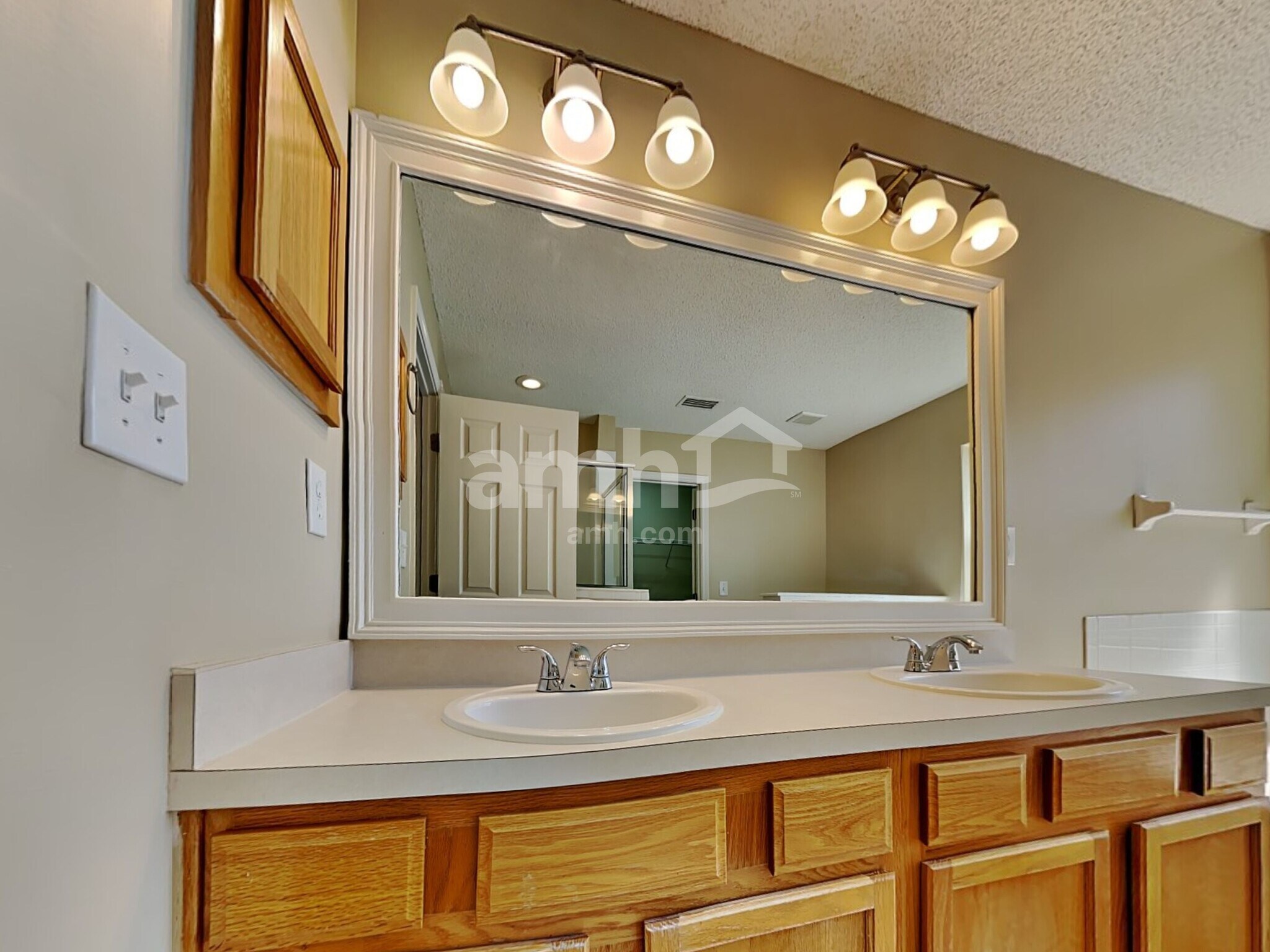 Building Photo - 840 Mackenzie Cir