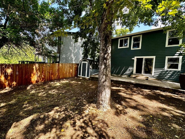 Building Photo - "Charming 3-Bed Home with Finished Basemen...