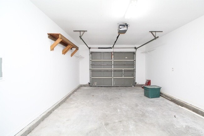 Building Photo - 701 Thornwood Pl