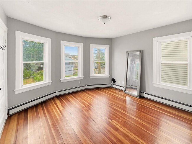 Building Photo - 362 Weeden St