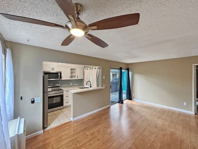 Primary Photo - Beautiful 1BD/1BA W/ Reserved Parking in M...