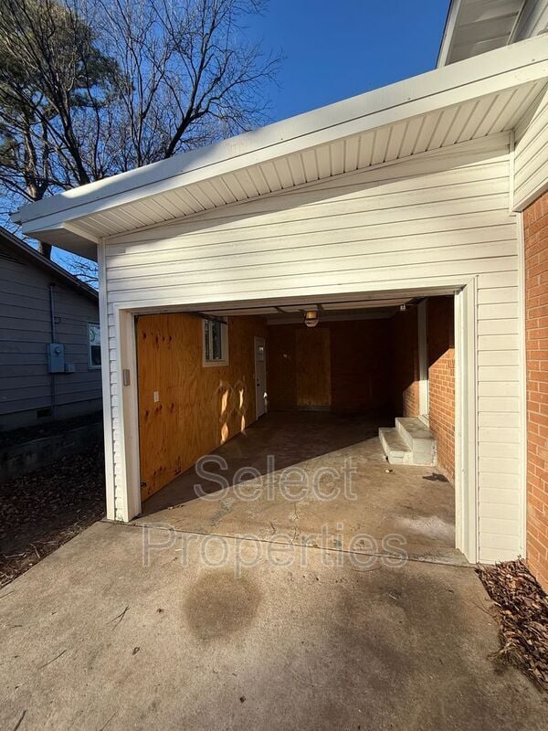 Building Photo - 2303 Circle