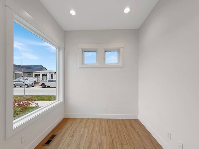 Building Photo - Pet-Friendly Luxury: New 4BD Construction with 2 Dedicated Offices in Eagle’s Centerra Community