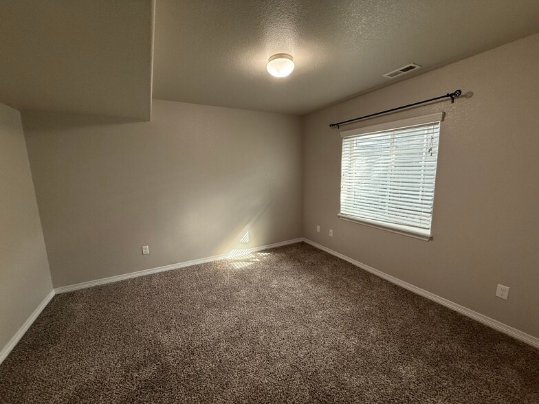Building Photo - 6743 Phantom Way