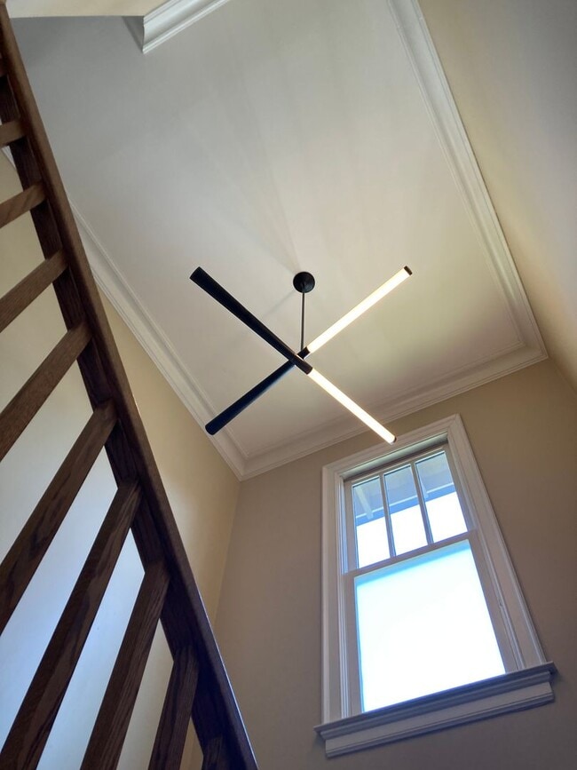 Building Photo - Charming Home