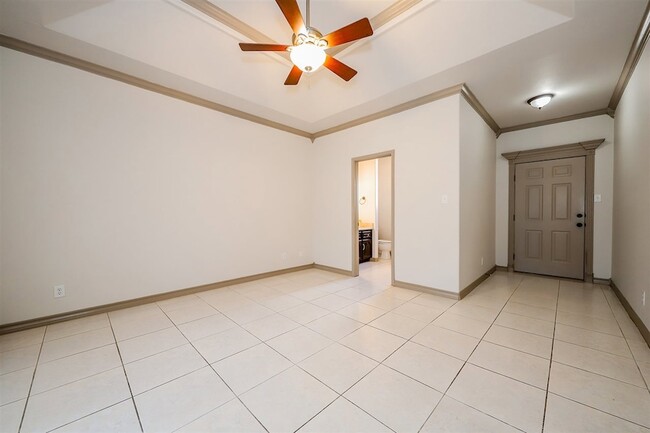 Building Photo - 305 Lake Clark Ct