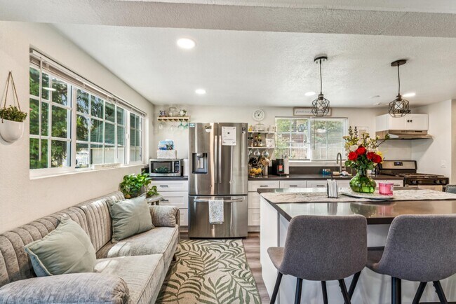 Building Photo - 2472 Deep Creek Dr