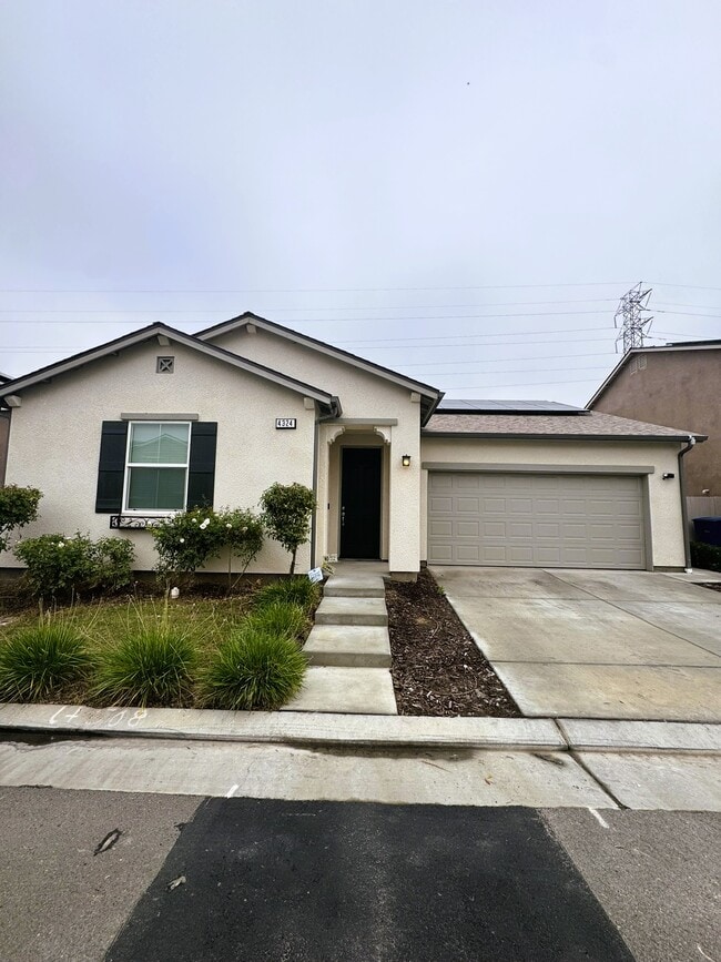 Building Photo - 4324 N Sandrini Ave