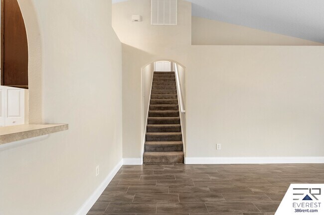 Building Photo - 71 Wellwood Ln