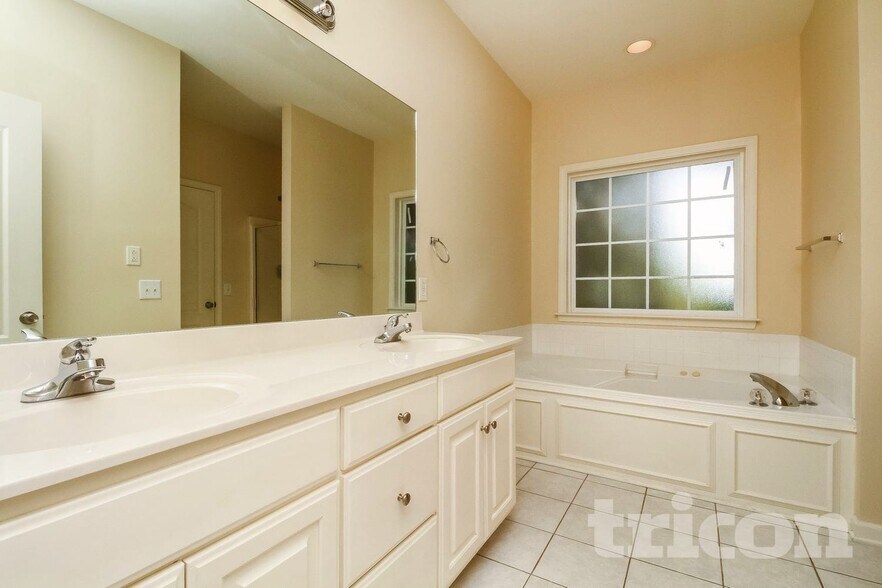 Building Photo - 746 Sergio Ave