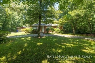 Building Photo - 308 Center St