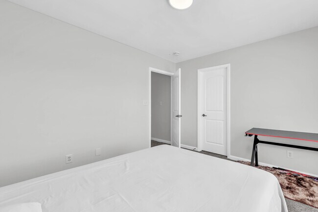 Building Photo - 1467 Raven Rd