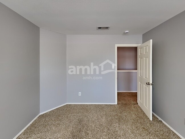 Building Photo - 2203 Shady Birch Dr