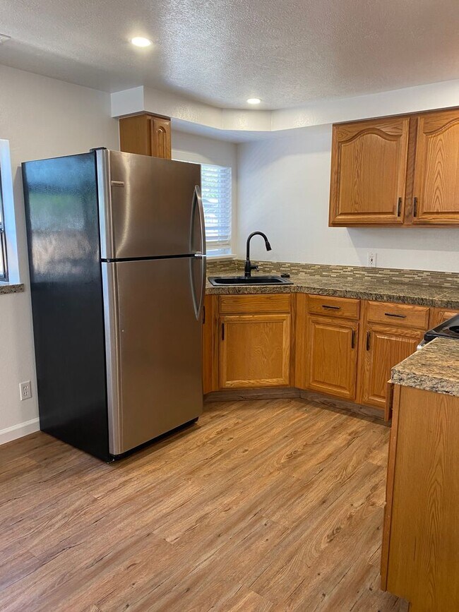 Building Photo - 1 Bedroom Home next to the Whitewater Park...