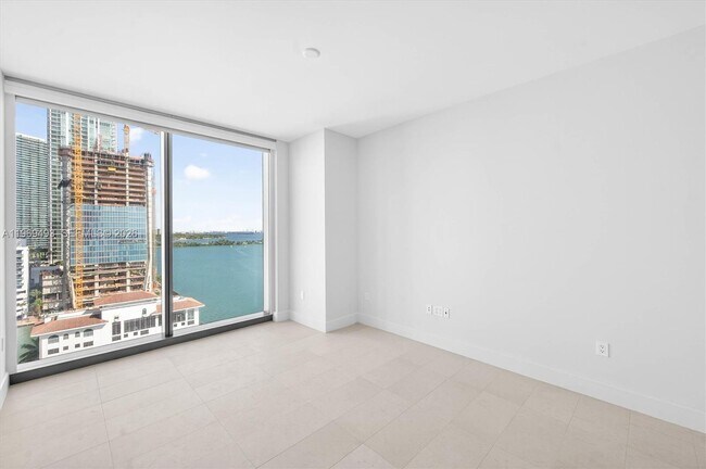 Building Photo - 700 NE 26th Terrace