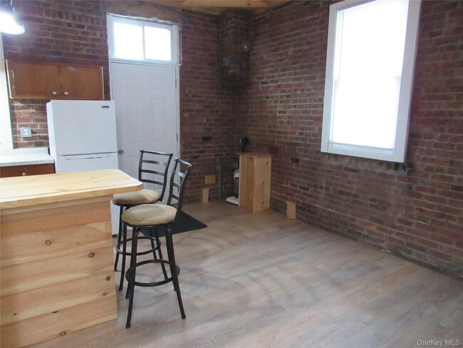 Building Photo - 76 Webster Ave