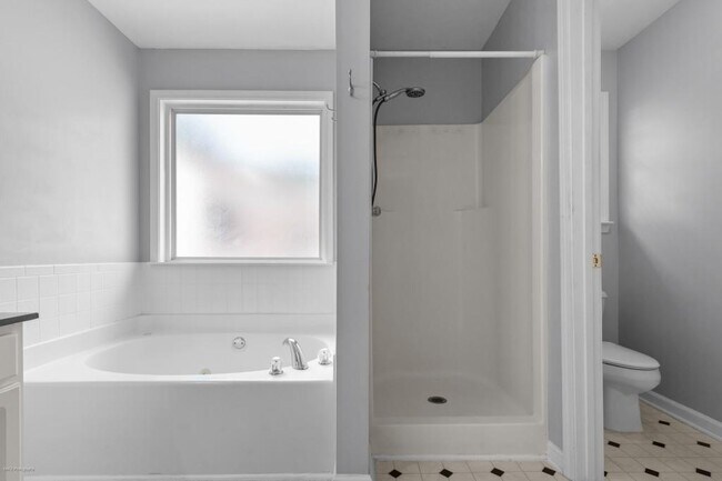 Building Photo - 2422 Temple View Dr