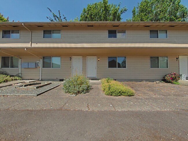 Primary Photo - 2 Bedroom Apartment ~ Close to 9th Street