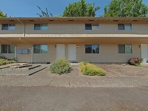 Building Photo - 2 Bedroom Apartment ~ Close to 9th Street