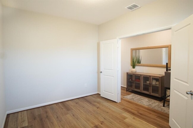 Building Photo - 130 Yellowstone Dr